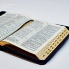 Библия каноническая – Черная кожаная / 12409 (формат 050 средний)