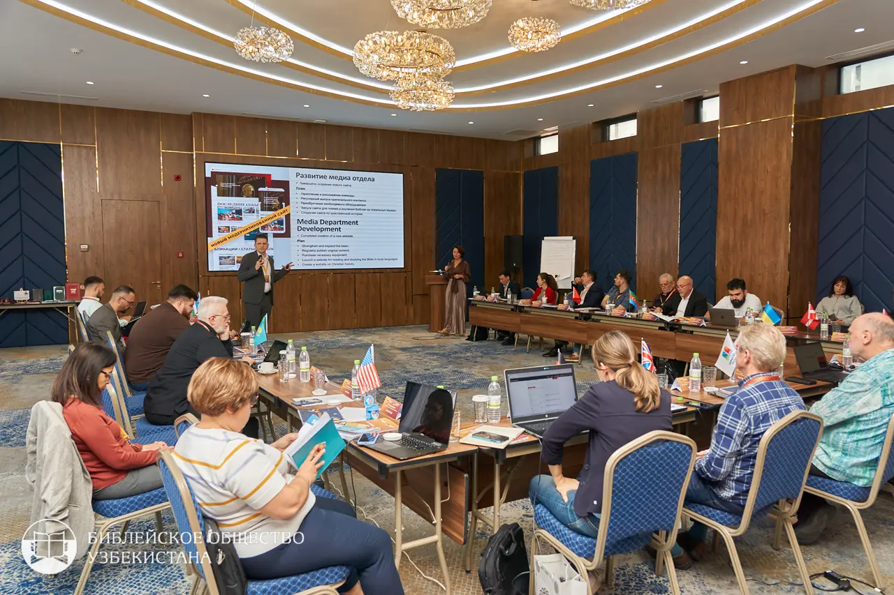 Делегации представили презентации о своей деятельности, поделились достижениями и обозначили ключевые вызовы и трудности, с которыми сталкиваются их национальные общества.