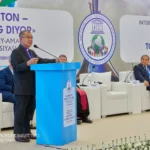 Эфраим Тендро посол Всемирного Евангельского Альянса (World Evangelical Alliance, WEA) — крупнейшей межконфессиональной сети евангельских христиан.